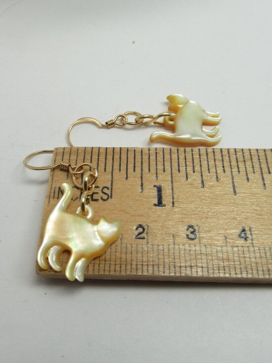 Shell cat earrings - Picture 7 of 7